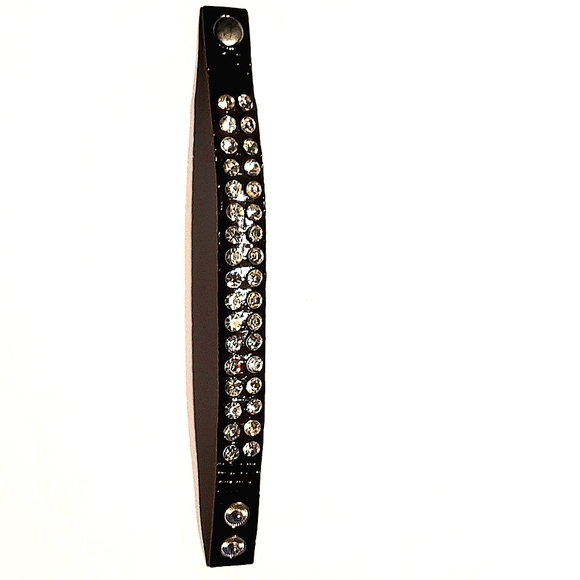 Set of 2 leather rhinstone and stud bracelets slightly blimished - Picture 2 of 6